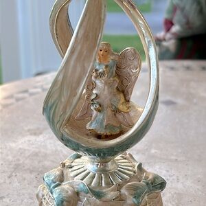 NIB vintage music box angel gazebo